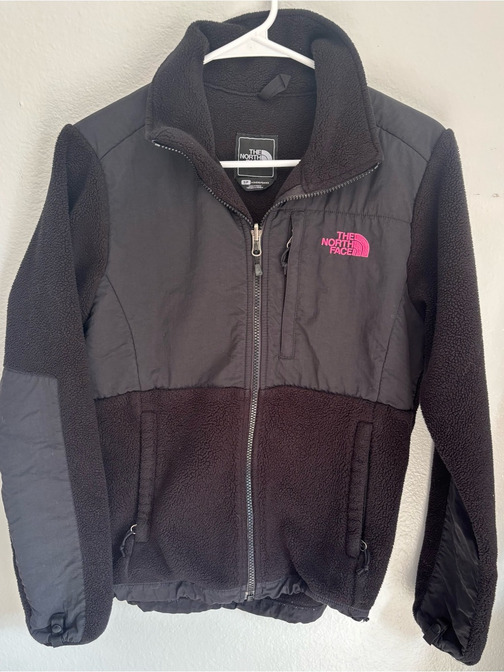 The North Face women’s sz S Black Fleece Jacket Pink Logo winter fall pockets